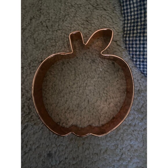 Vintage NY Copper APPLE Cookie Cutter Heavy 5 inches - Picture 5 of 5
